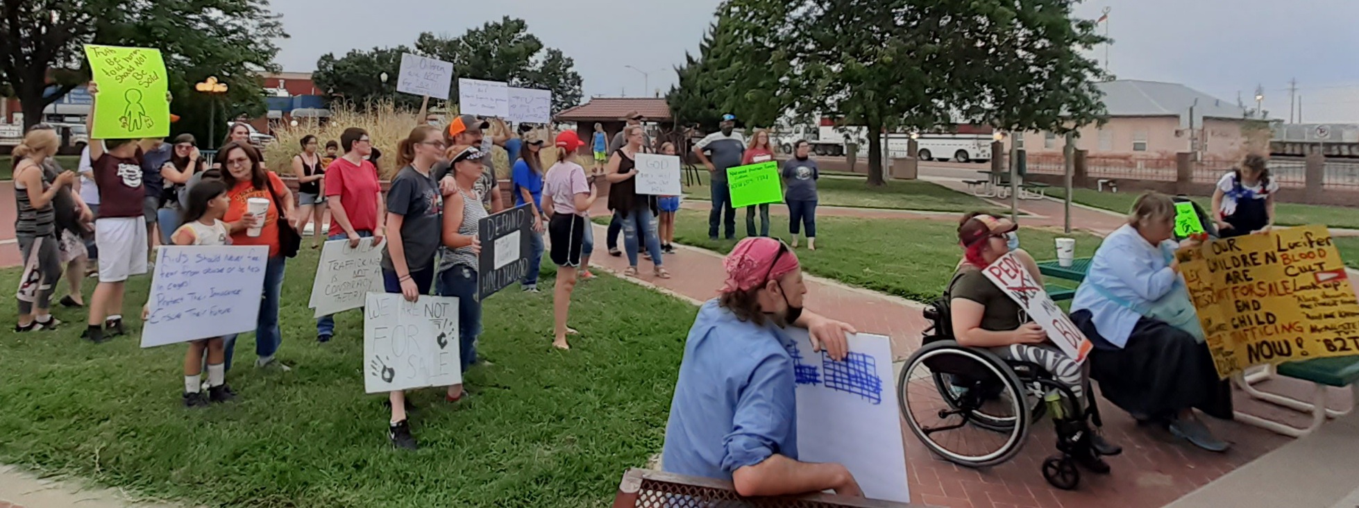 Save our children Peaceful protest La Junta seconews.org